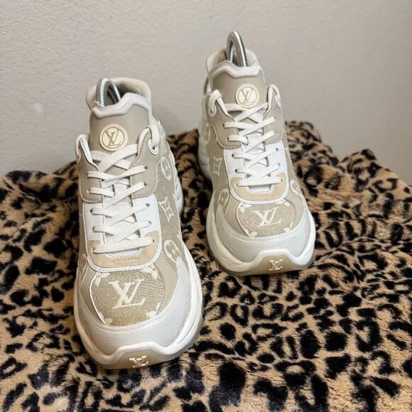 Louis Vuitton LV Run 55 Sneakers 'Beige Monogram White Leather" 39 WMN US 8 lux - Picture 7 of 15